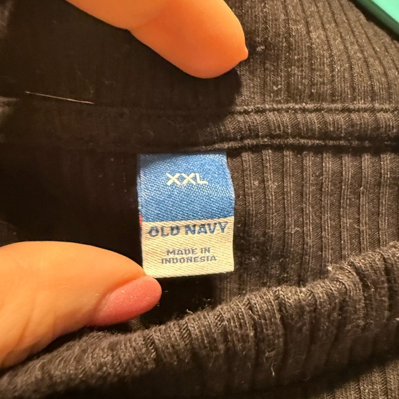 Old Navy Black Ribbed Cropped Turtle Neck Tank - EUC - Picture 3 of 3